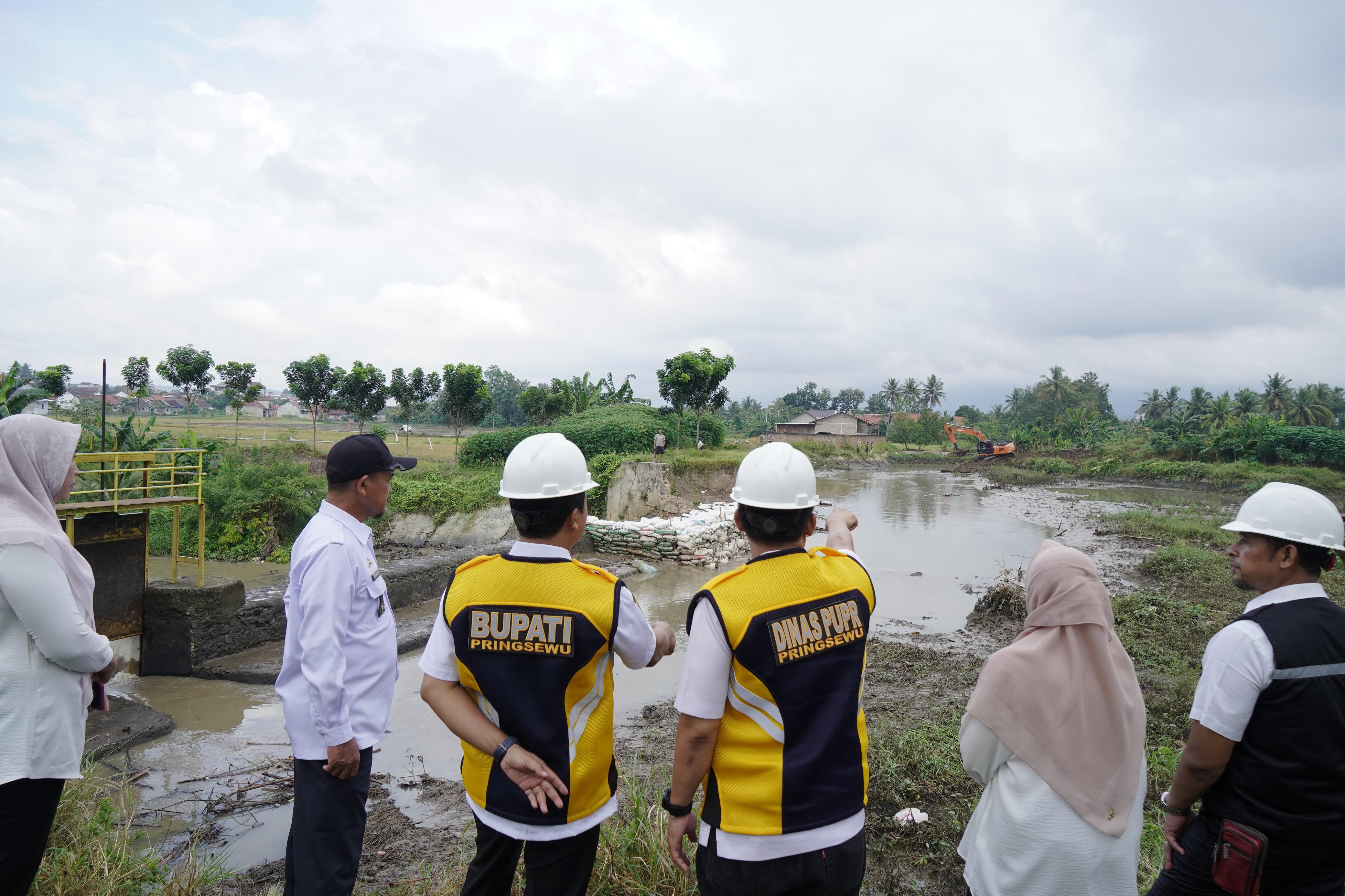 Bupati Riyanto Kawal Perbaikan Bendungan Widara Payung di Podomoro