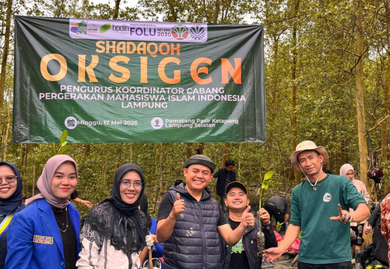 Shodaqoh Oksigen, PKC PMII Lampung Bersama Cabang Se-Lampung Tanam 5.000 Bibit Mangrove di Pematang Pasir