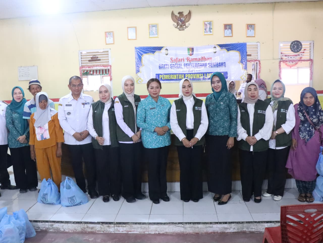 Safari Ramadhan di Simbarwaringin, Pemprov Lampung dan Pemkab Lamteng Salurkan Bansos