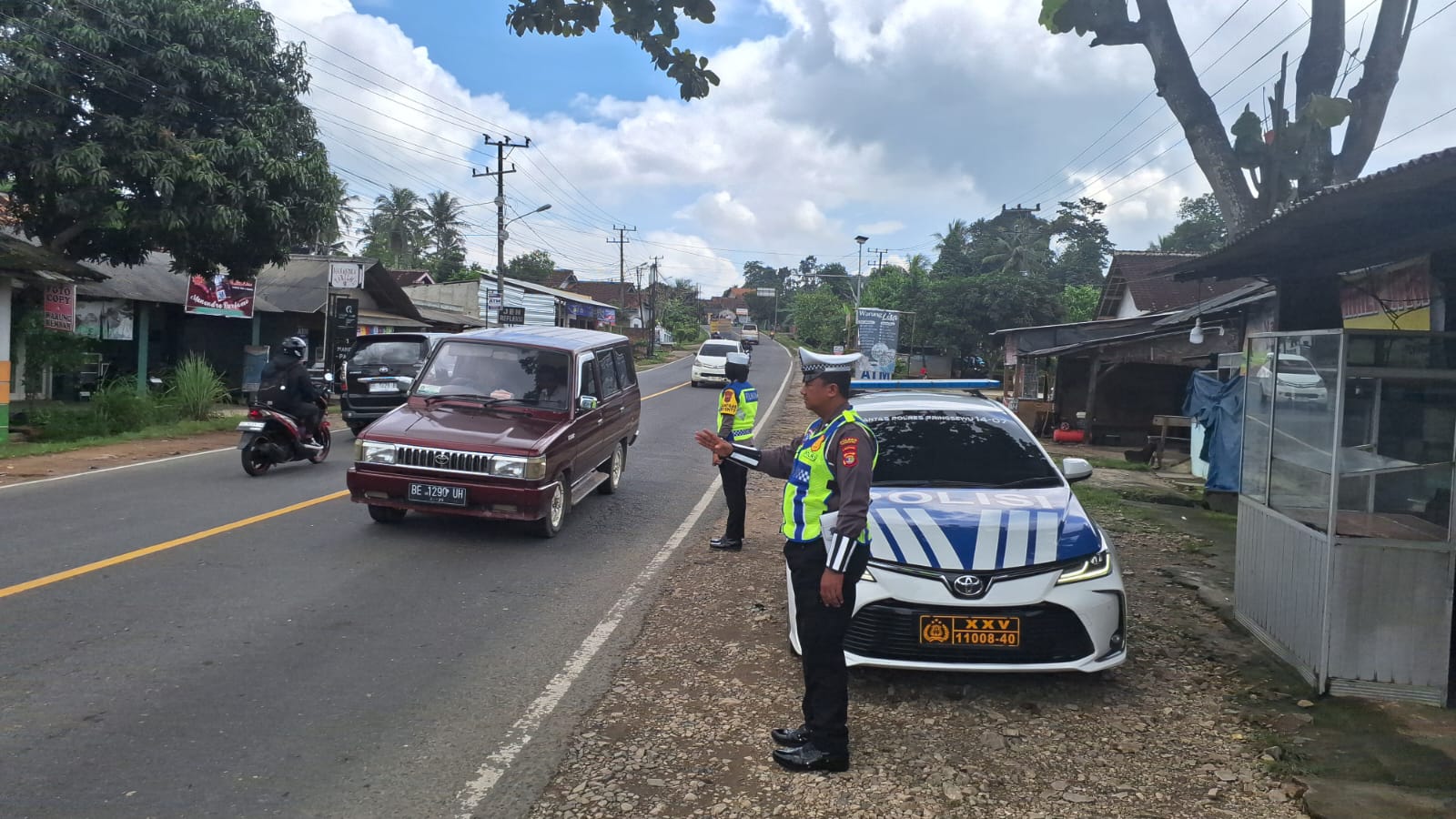 Satlantas Pringsewu Turun ke Jalan, Edukasi Warga Demi Keselamatan Berkendara