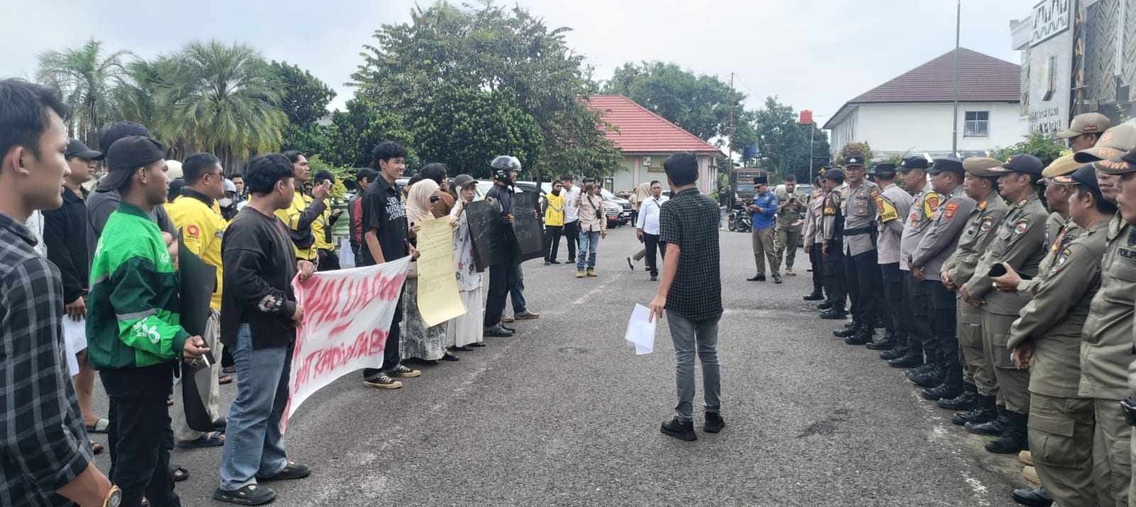 Aliansi Masyarakat Lampung Utara Menggugat, Minta Copot Kepala Dinas SDABMBK