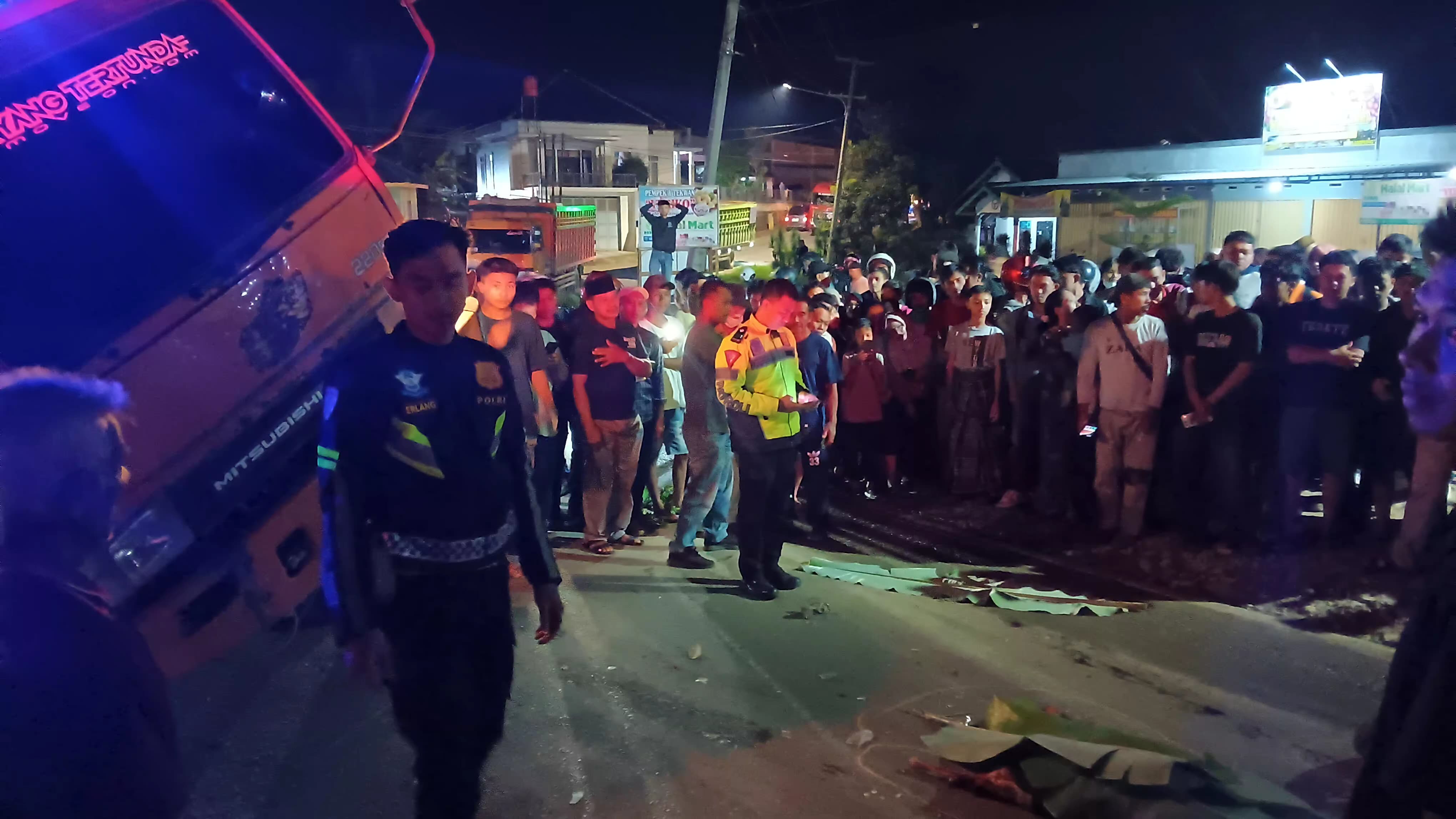 Truk Bermuatan Batu Gagal Menanjak, Tabrak Motor di Pringsewu: Istri Tewas, Suami Luka-Luka