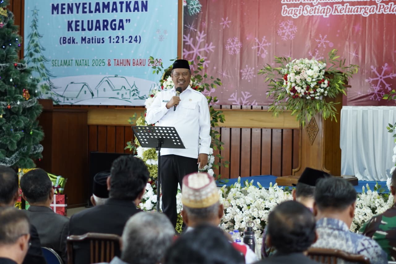 Hadiri Perayaan Natal di GKSBS Bandarjaya, Plt. Bupati I Komang Koheri Tegaskan Komitmen Toleransi