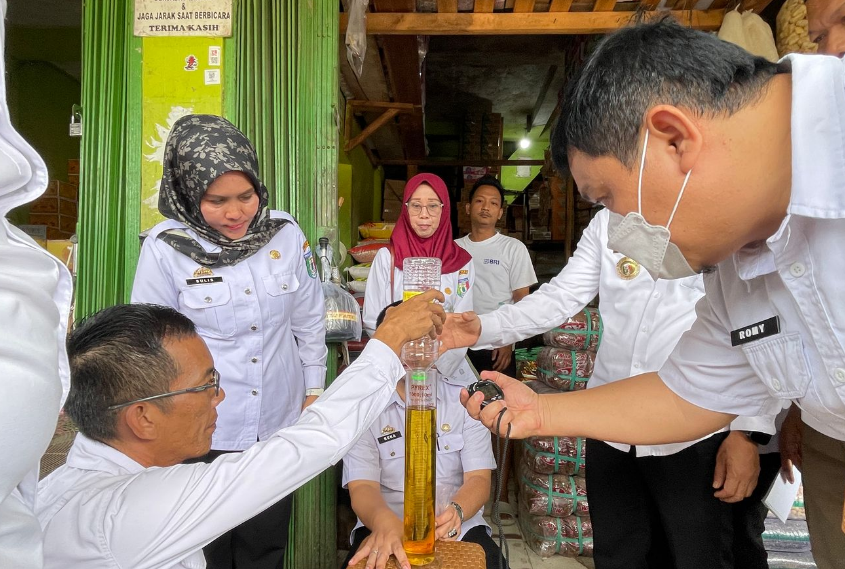 Polres dan Koperindag Pringsewu Cek Harga dan Takaran Bahan Pokok Usai Lebaran