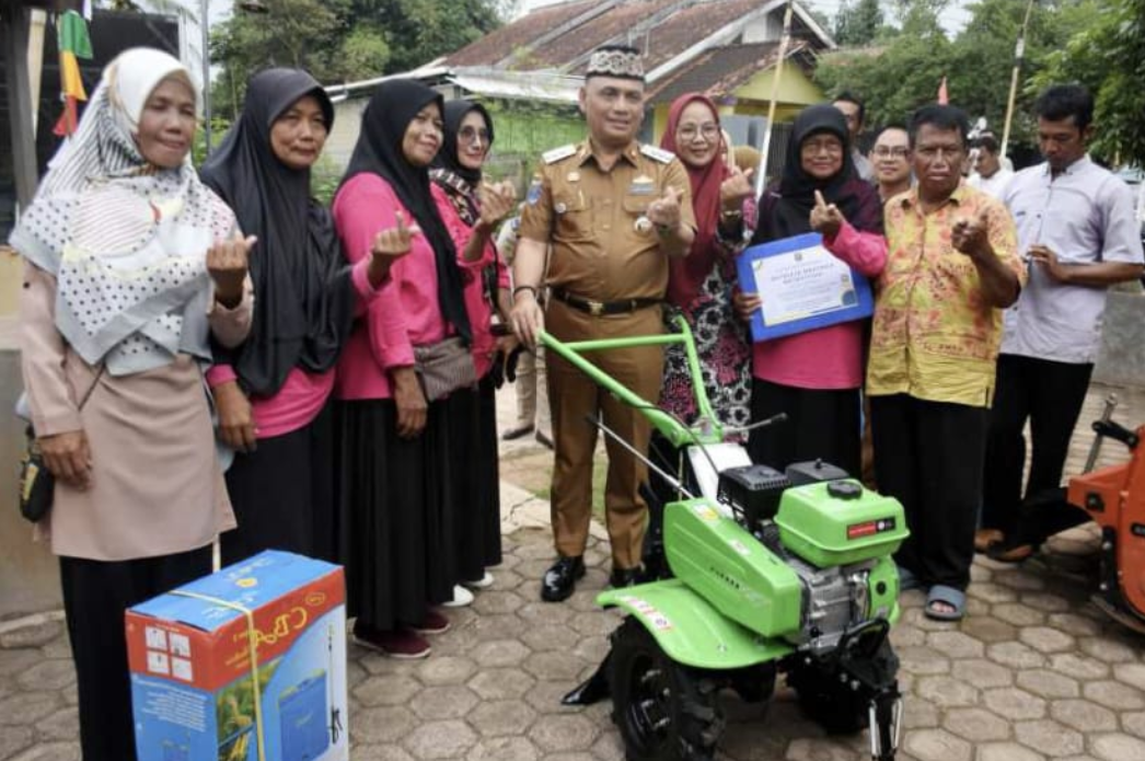 Dukung Produktivitas Petani, Wali Kota Metro Serahkan Bantuan Alsintan ke Gapoktan