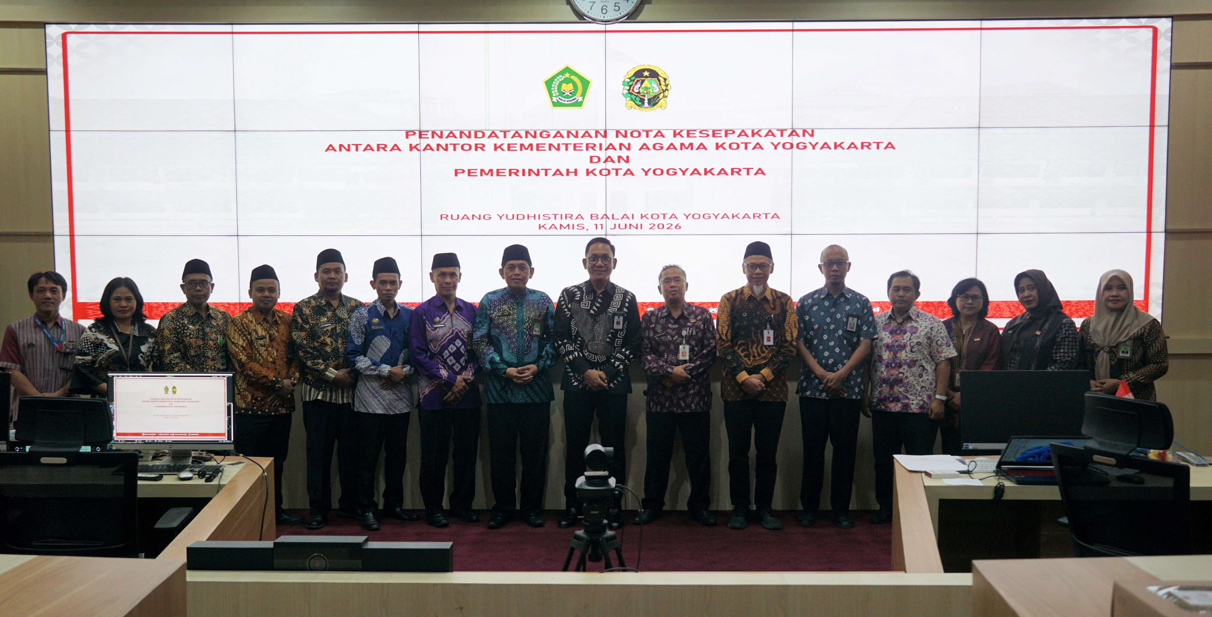 Ngepel Malioboro Diikuti Ribuan Warga, Gerakan Bersih Kota Digelar di 150 Titik