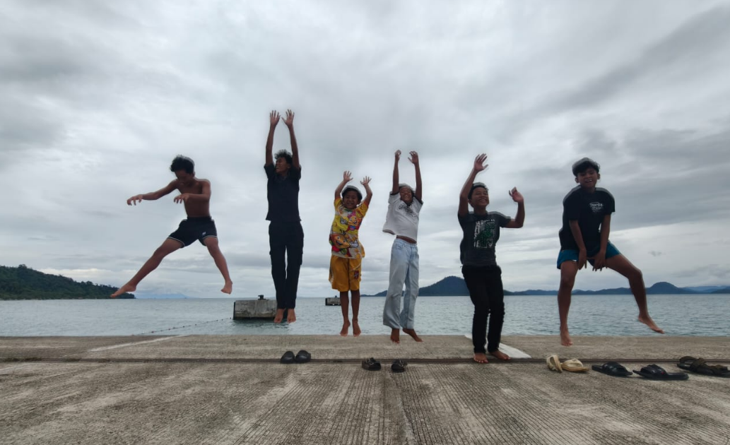 6 Atlet Cilik Matrix Swimming Club Unjuk Kemampuan di Aquathlon HUT Marinir ke-80