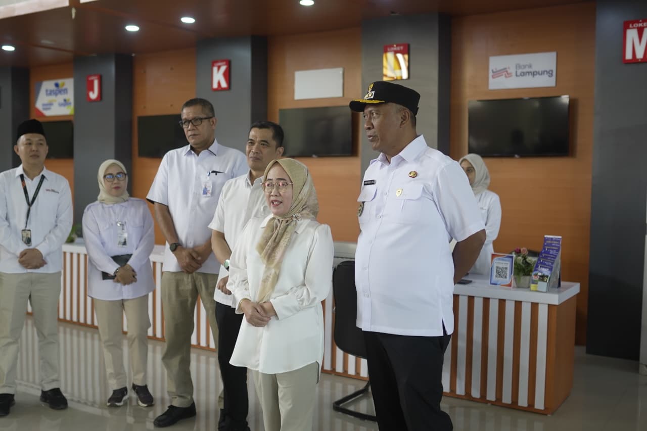 Tinjau MPP Lampung Tengah, Plt Bupati I Komang Koheri Bahas Penguatan Layanan Keuangan dan Digitalisasi Perbankan