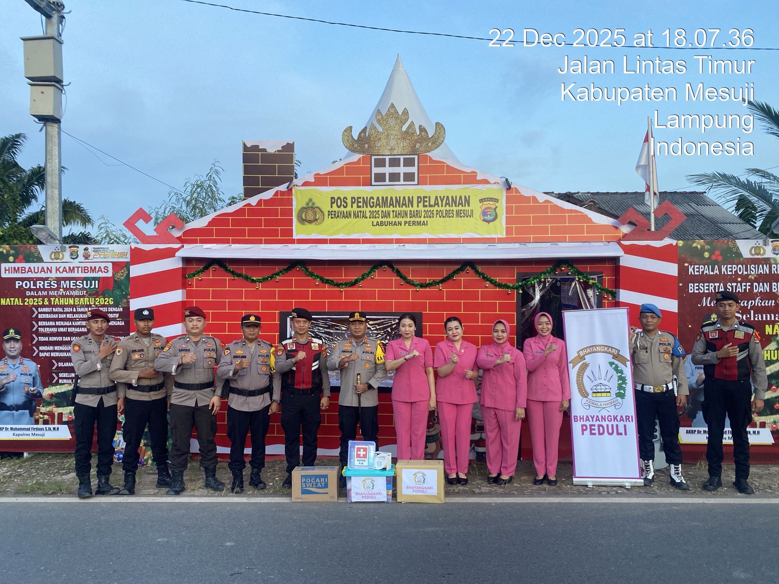 Petugas Pos Nataru di Mesuji Dapat Bingkisan dari Kapolres