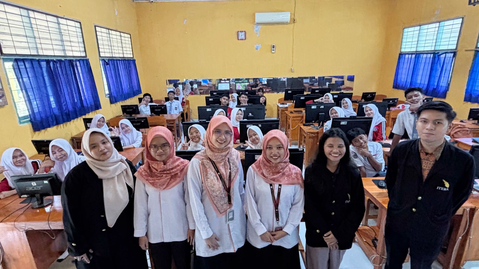 PkM ITERA Dorong Literasi Statistika Siswa melalui Aplikasi GeoGebra