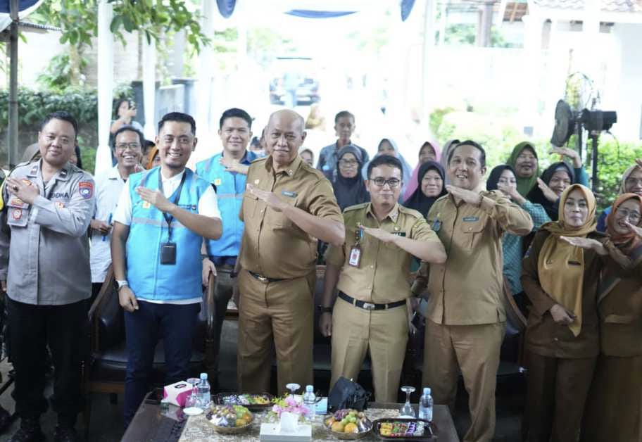 12 Rumah Warga Pra-Sejahtera di Metro Terima Sambungan Listrik Gratis