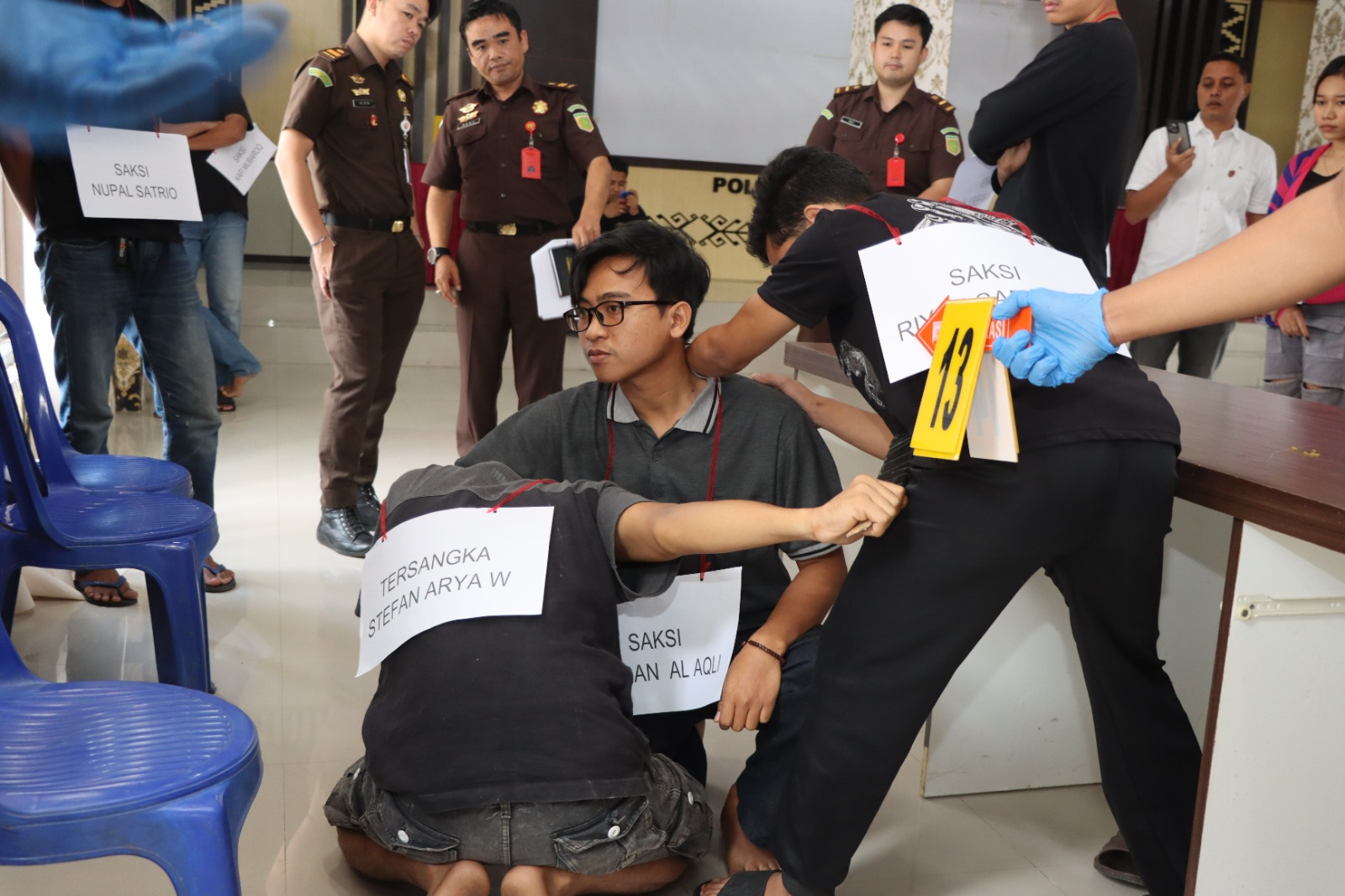 Tersangka SAW Peragakan 22 Adegan Penusukan di Tempat Biliar Pringsewu