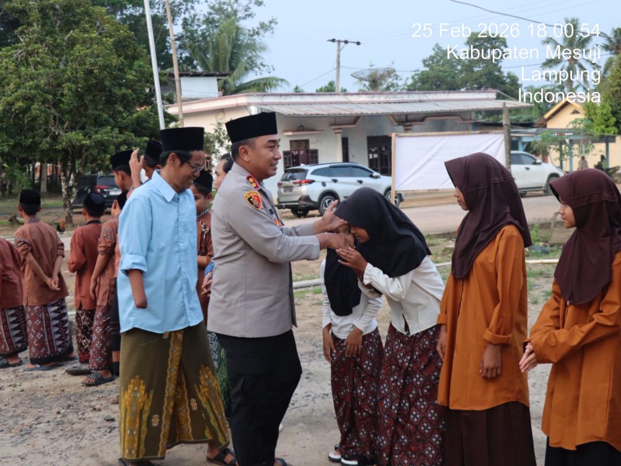  Safari Ramadhan, Kapolres Mesuji Hadir Berbagi di Ponpes Al-Falah Mekar Jaya