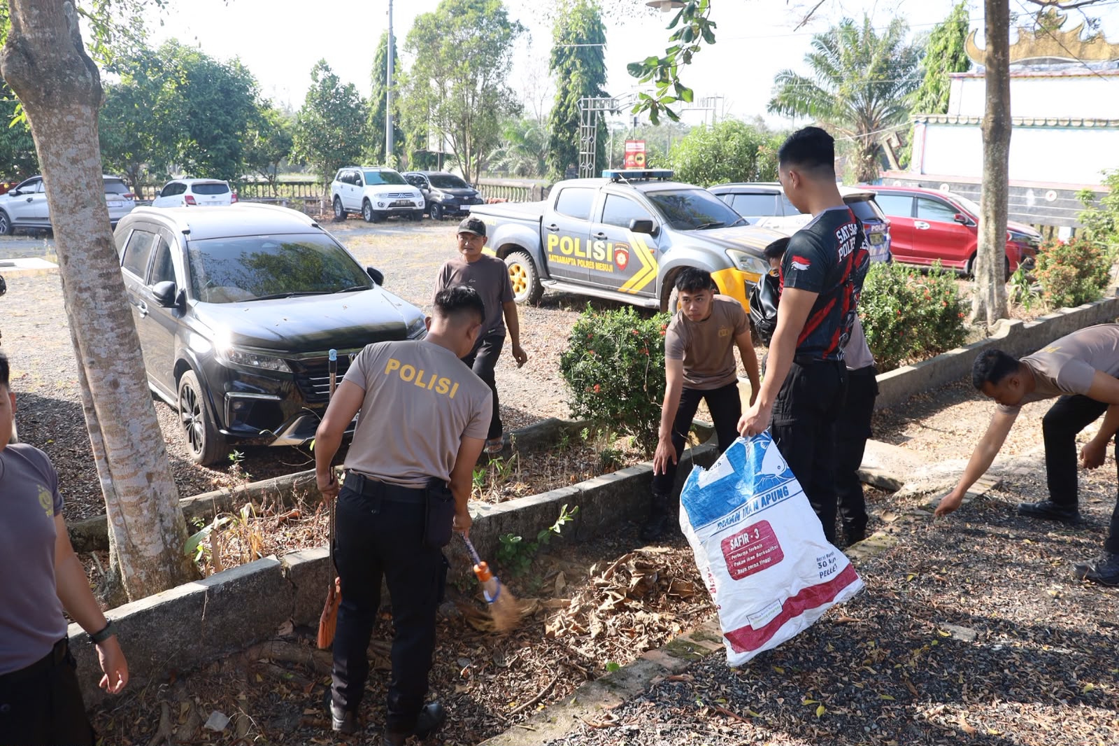 Dukung Program Pemerintah, Polres Mesuji Bersama Polsek Serentak Gelar Gerakan Indonesia Asri