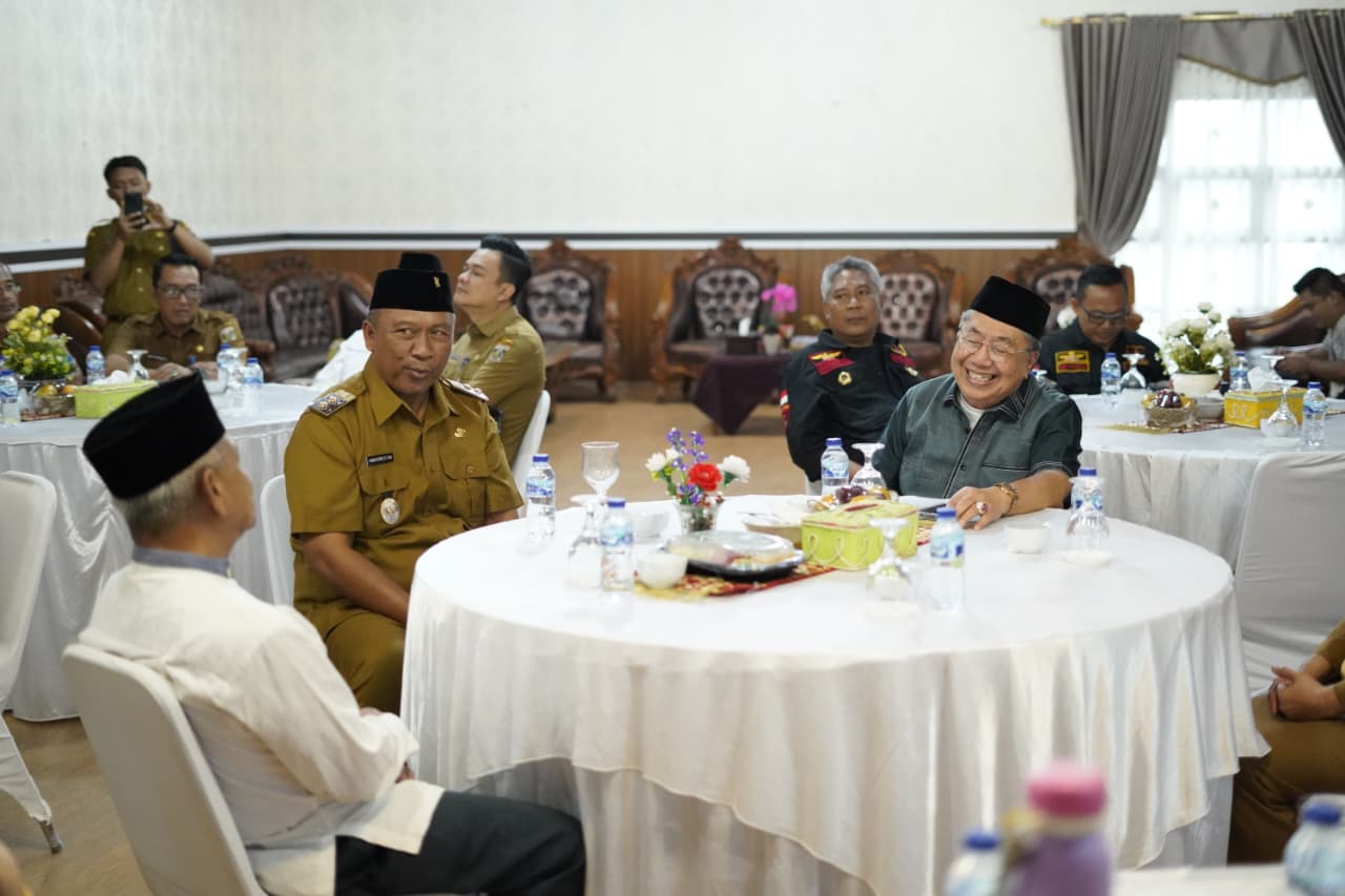 Plt.Bupati I Komang Koheri Sambut Kunjungan Mantan Bupati Andi Ahmad Sampurna Jaya