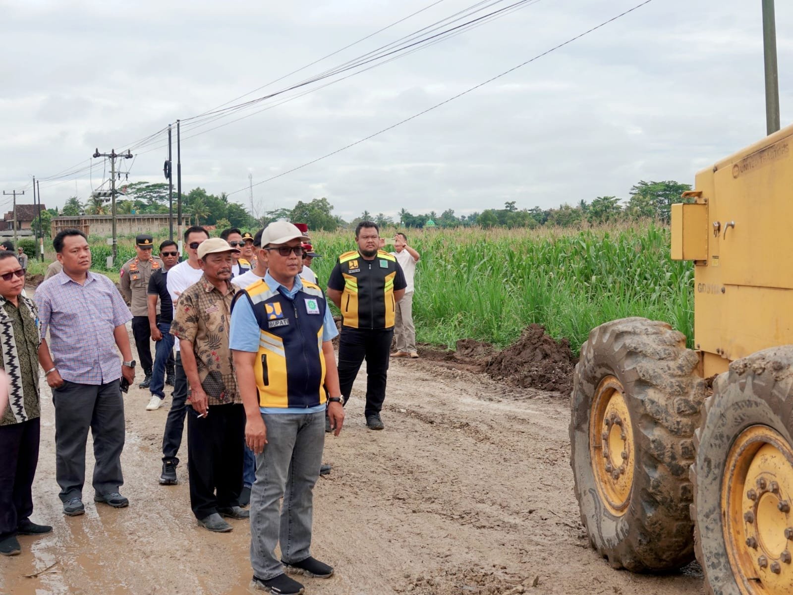 Prioritaskan Akses Warga, Bupati Ardito Pantau Langsung Proyek Jalan Ruas Dono Arum - Gayau Sakti