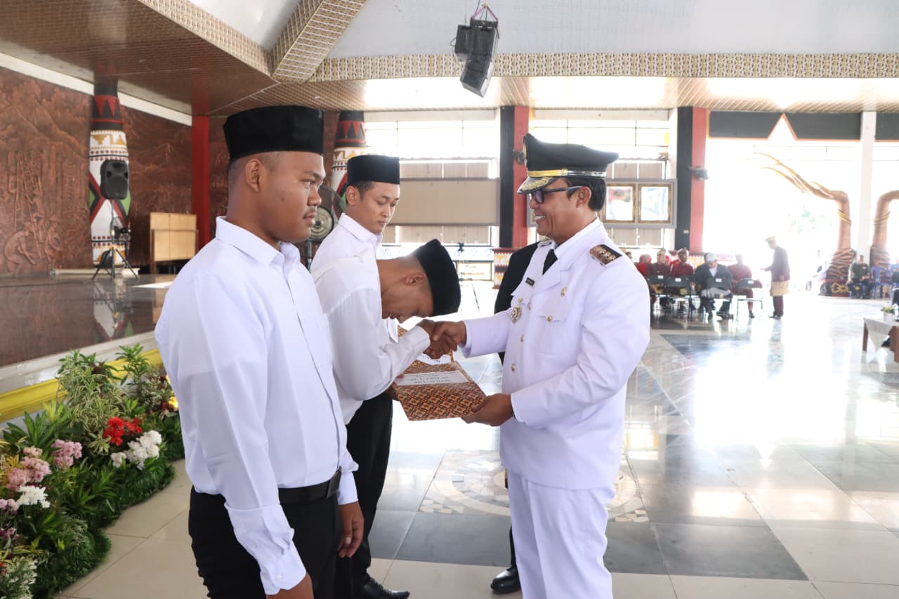 Bupati Ardito Wijaya Sampaikan Terima Kasih dan Penghargaan pada Veteran serta Paskibraka 