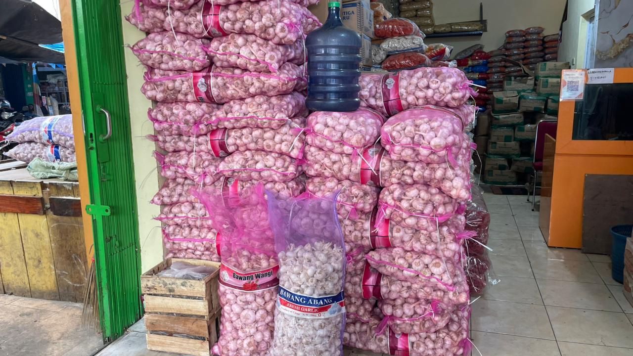 Harga Bawang Merah Meroket di Pasar Nuban Metro, Pedagang Harap Kondisi Segera Stabil
