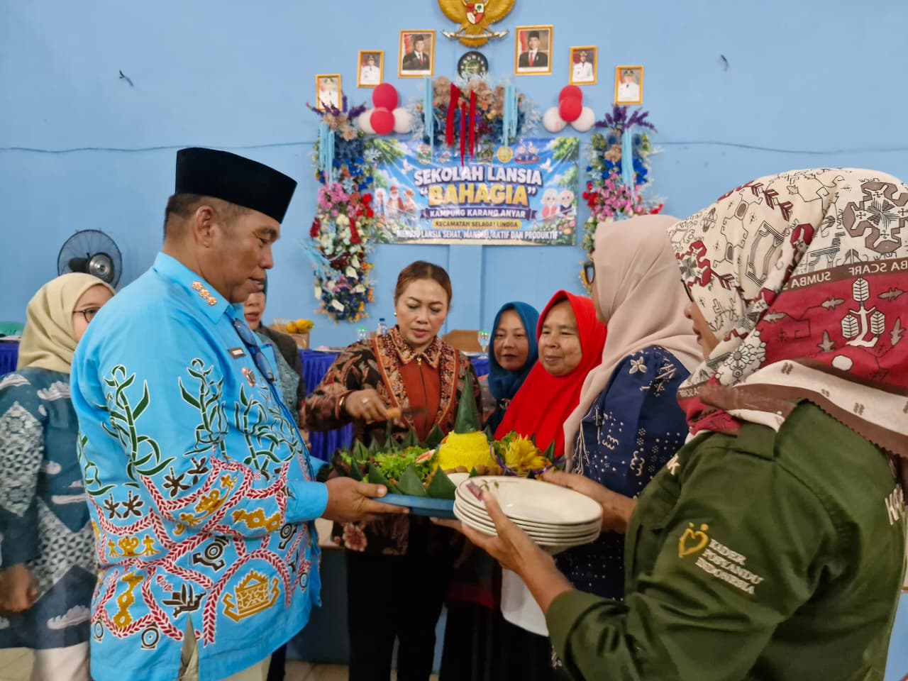 Plt. Ketua TP PKK Lampung Tengah Resmikan Sekolah Lansia Bahagia