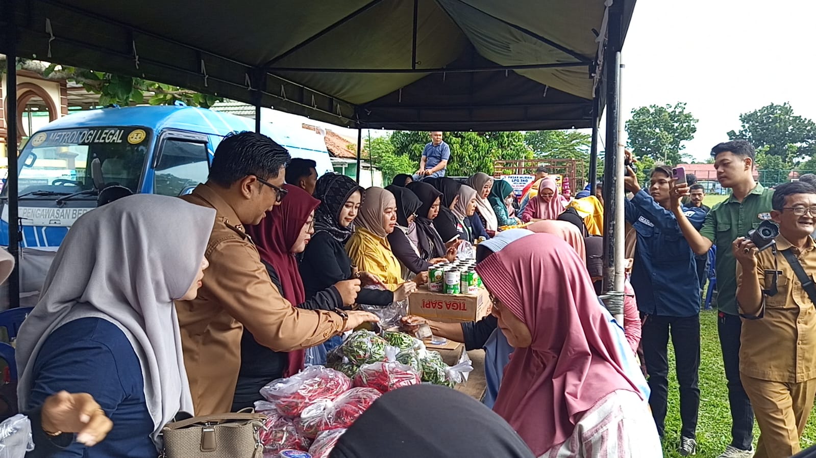 Bapok Harga Miring Diserbu Ratusan Warga pada Pasar Murah di Metro Barat