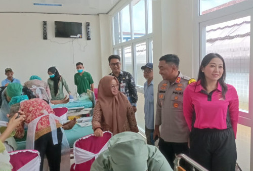 HUT Ke-17 Mesuji, Bupati dan Kapolres Buka Acara Sunat Massal