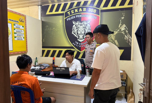 Didampingi Keluarga, Pelaku Penusukan di Pringsewu Serahkan Diri ke Polisi