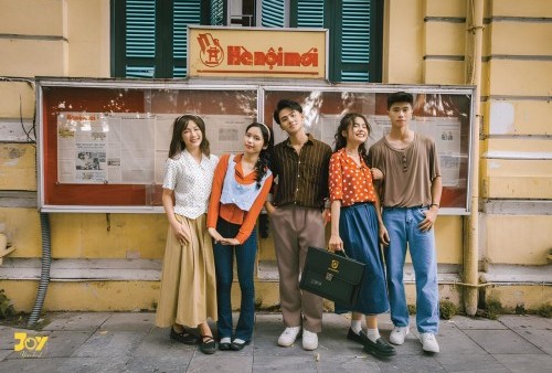 Trend Fashion 2025: Gaya Jadul Semakin Digemari Kalangan Anak Muda