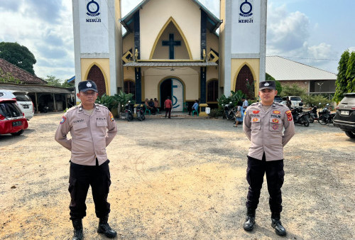 Personil Siaga Kompi III Polres Mesuji Pastikan Umat Kristiani Bisa Beribadah dengan Aman dan Khusyuk