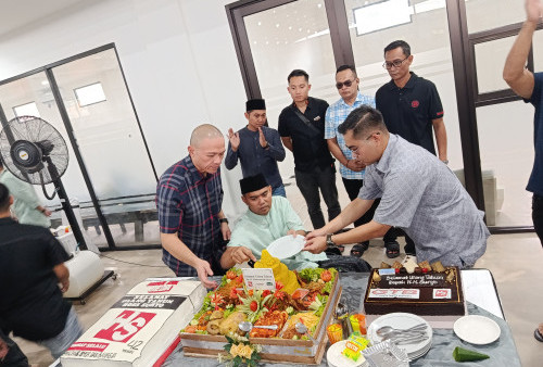 HS Rokok Bagikan 150 Paket Umroh Gratis