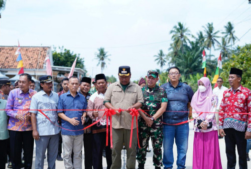 Komitmen Bangun Infrastruktur, Plt Bupati Lampung Tengah Resmikan Rigid Beton Ruas Sidoluhur–Sidomulyo