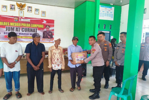 Jumat Curhat Polres Mesuji, Bagikan 25 Paket Sembako untuk Warga Margo Jadi