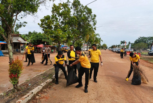Aksi Beli Humanis, Polres Mesuji Langsung Turun Bersih-Bersih Pasca Acara Puncak HUT Mesuji