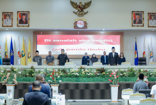 Wakili Gubernur, Sekdaprov Lampung Ikuti Pembahasan 17 Raperda di DPRD