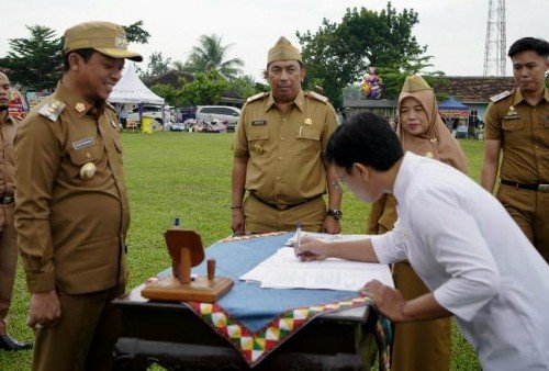 1.233 ASN PPPK Resmi Diambil Sumpah, Bupati Pringsewu Tekankan Profesionalisme dan Nilai BERAKHLAK