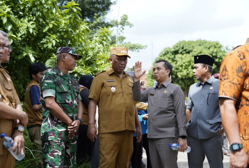 Jembatan Way Pengubuan Ambruk, Plt Bupati Koheri Langsung Turun ke Lapangan