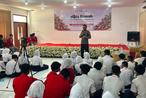 Hari Pertama MPLS, Kapolsek Gadingrejo Edukasi Siswa Baru SMK Telkom Lampung Soal Jejak Digital dan Pergaulan