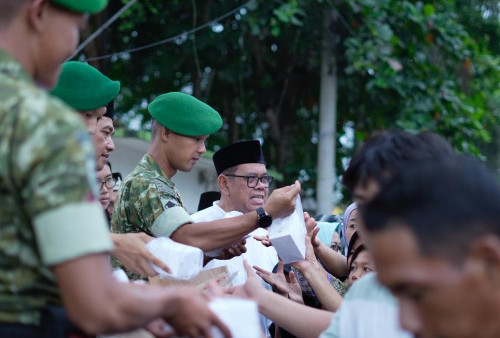 Pemkab Lampung Tengah Bersama Batalyon Infanteri TP 848/SPC Gelar Aksi Sosial Berbagi Takjil
