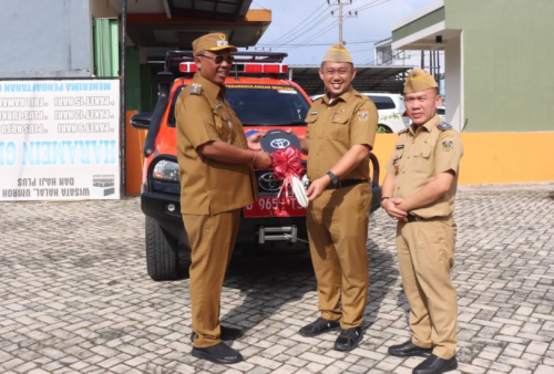 Plt Bupati I Komang Koheri Pimpin Apel dan Serah Terima Hibah Peralatan Penanggulangan Bencana