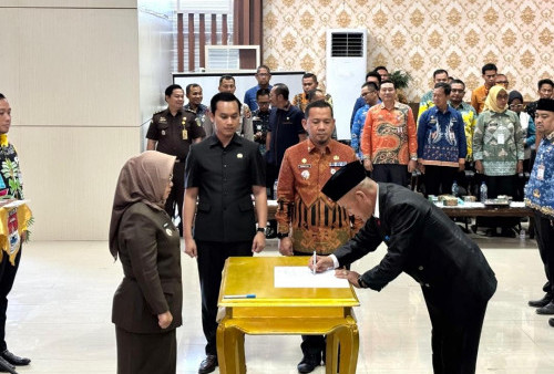 Bupati Elfianah Resmi Lantik Sunardi sebagai Sekwan DPRD Mesuji, Ini Pesannya