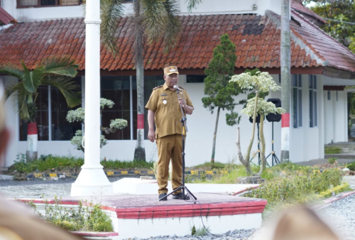 Apel Mingguan, Plt. Bupati I Komang Koheri Tegaskan Disiplin dan Profesionalisme ASN 