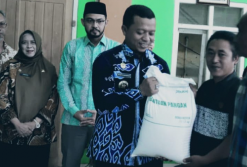 Bantuan Pangan Tahap II Disalurkan, 384 Warga Fajarmulia Terima 11.520 Kg Beras