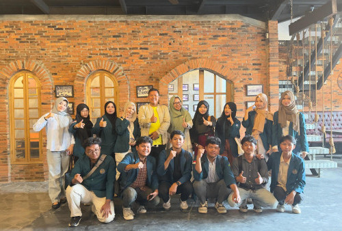 Kunjungi Radar Metro, Mahasiswa PBI UM Metro Perdalam Wawasan Jurnalistik 