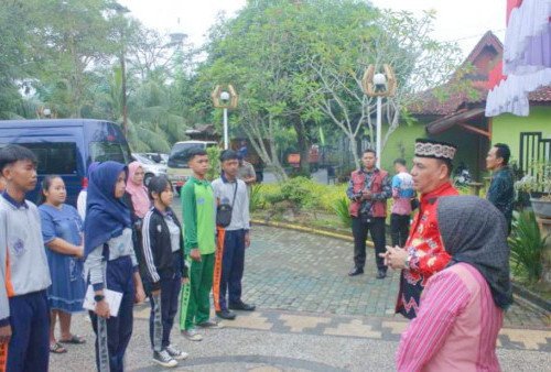 Walikota Metro Lepas 7 Siswa Ikuti SR Tingkat SMA, Dorong Belajar dan Keterampilan Hidup