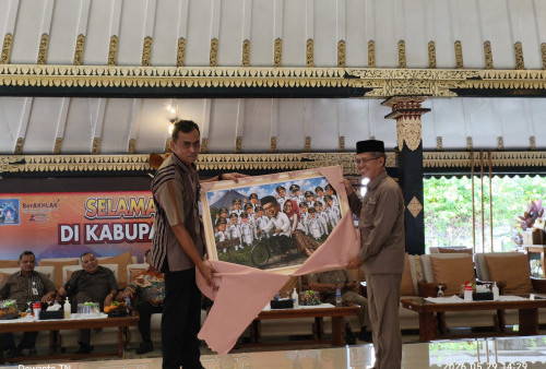 Tiga Pejabat Pemkab Sleman Resmi Purna Tugas, Bupati Harda Kiswaya Apresiasi Pengabdian Puluhan Tahun
