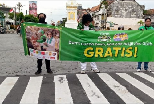 Grab Bike Jogja Gelar Aksi Sosial di Bulan Ramadhan, Bagikan Takjil ke Pengguna Jalan