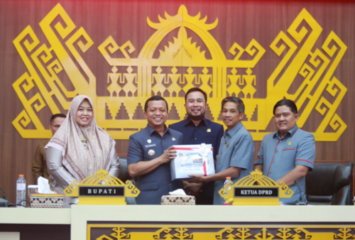 Bupati Pringsewu Riyanto Pamungkas Ajukan R-APBD TA 2027