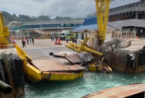 Geger! KMP Port Link 3 Tabrak Dermaga Eksekutif Merak