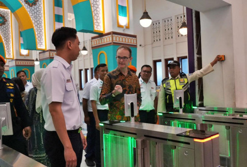 Kunjungi Stasiun Yogyakarta, Dubes Inggris Dorong Kolaborasi Transportasi Rendah Karbon
