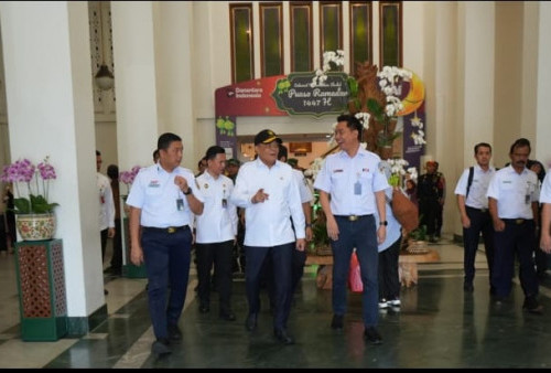 Persiapan Angkutan Lebaran 2026, Menko Polkam Kunjungi KAI Daop 6 Yogyakarta