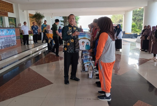 Bupati Riyanto Pamungkas Antar 12 Siswa Pringsewu Menuju Sekolah Rakyat Provinsi Lampung
